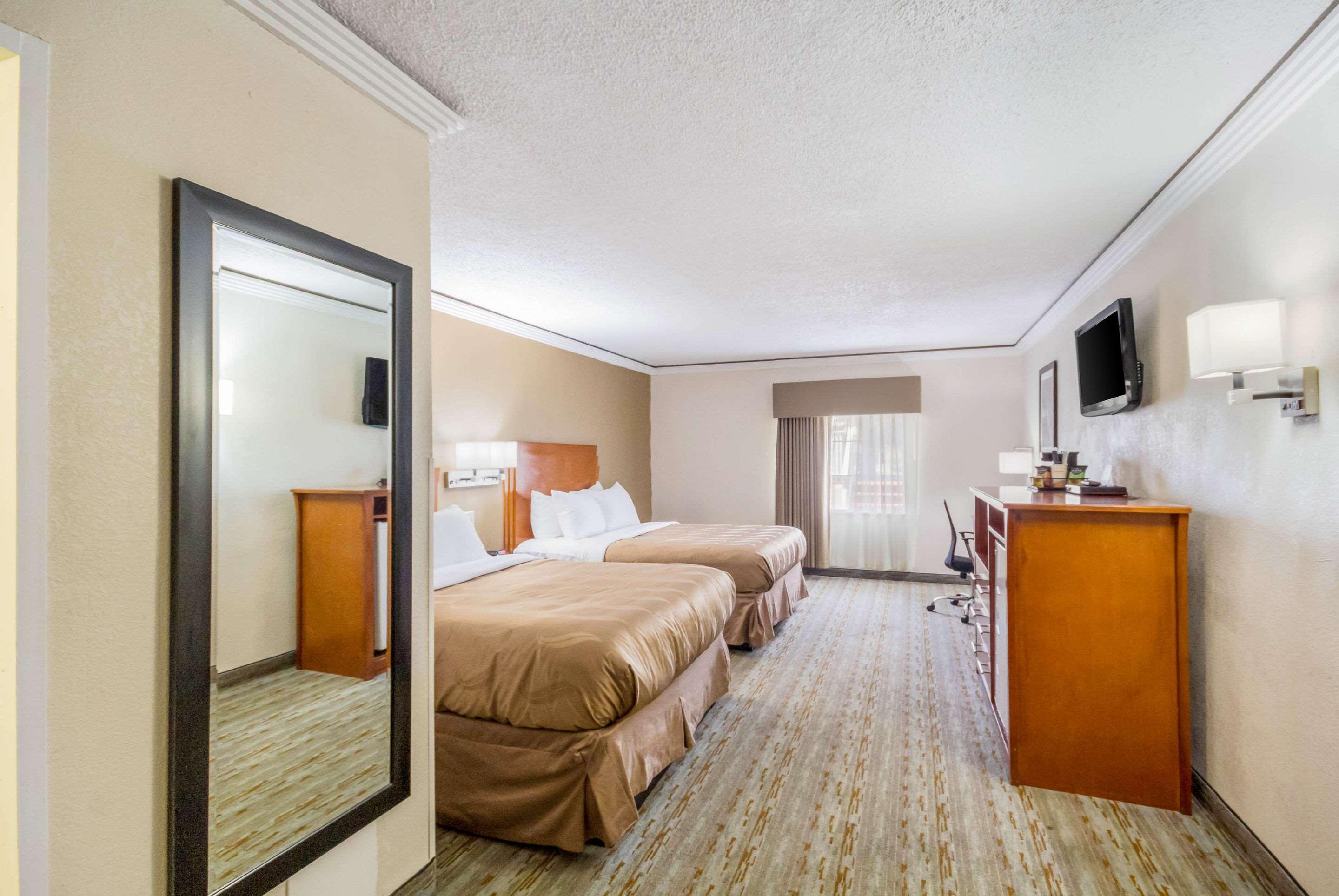 Quality Inn & Suites Kansas City - Independence I-70 East Екстер'єр фото