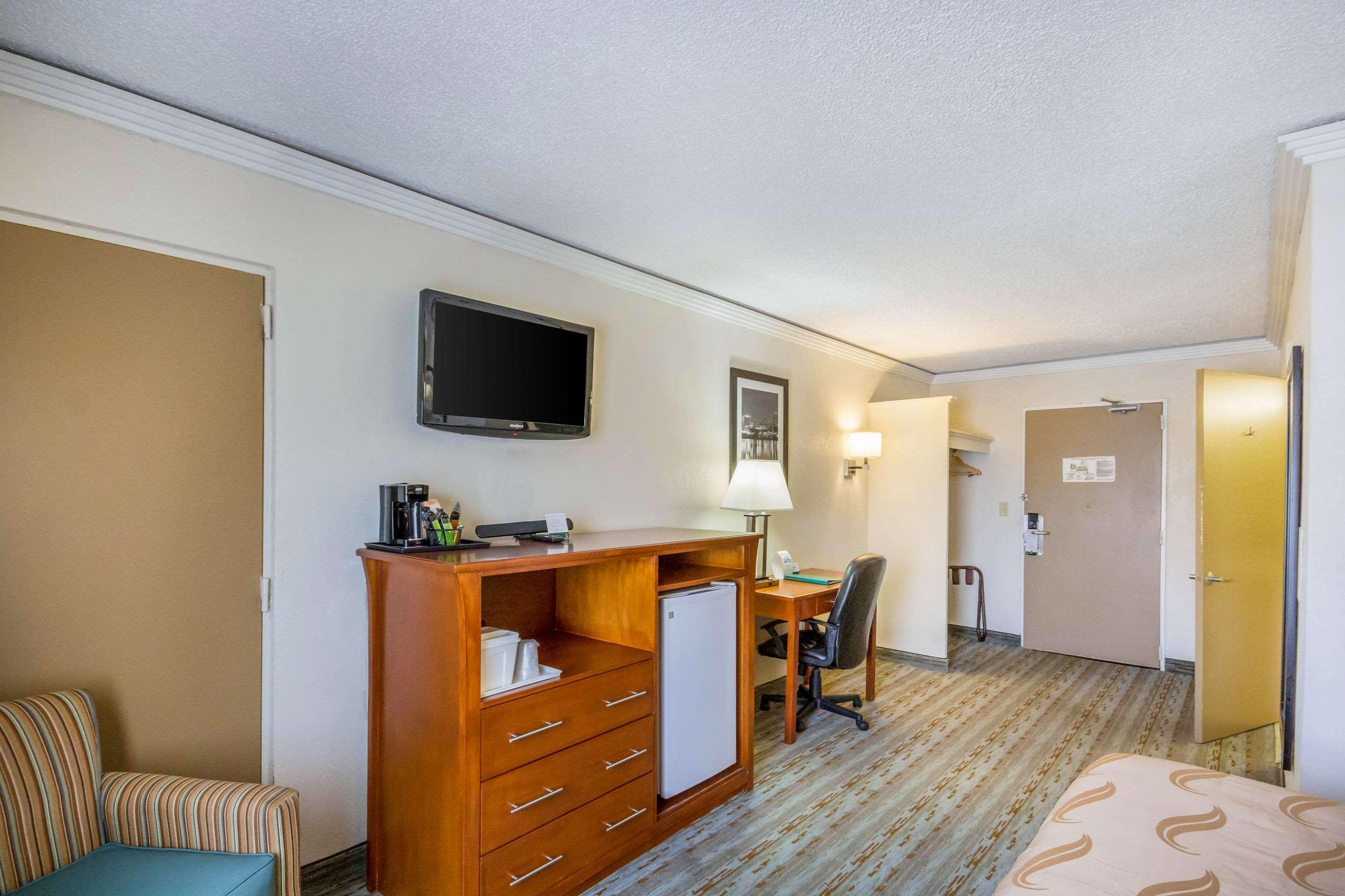 Quality Inn & Suites Kansas City - Independence I-70 East Екстер'єр фото