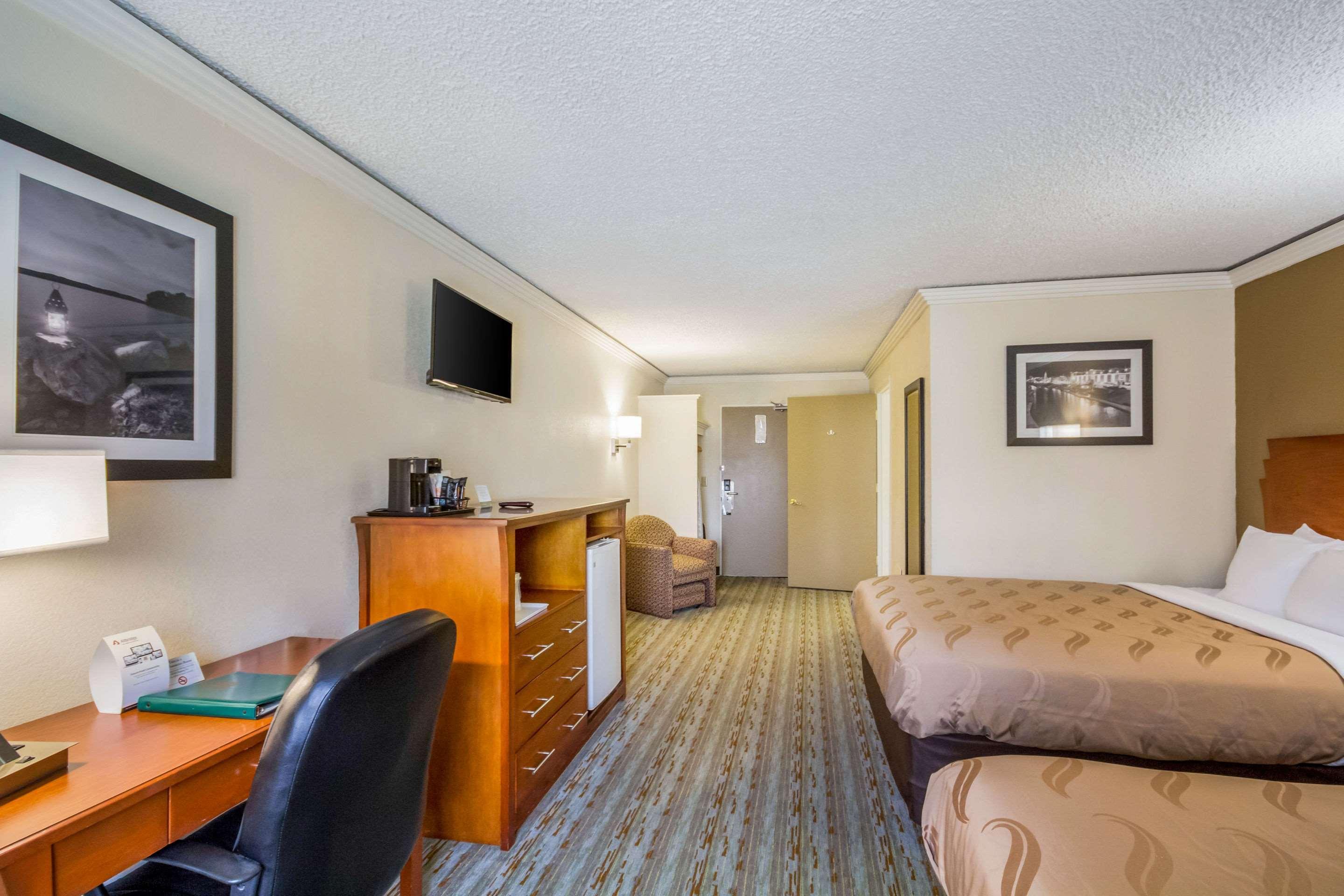 Quality Inn & Suites Kansas City - Independence I-70 East Екстер'єр фото