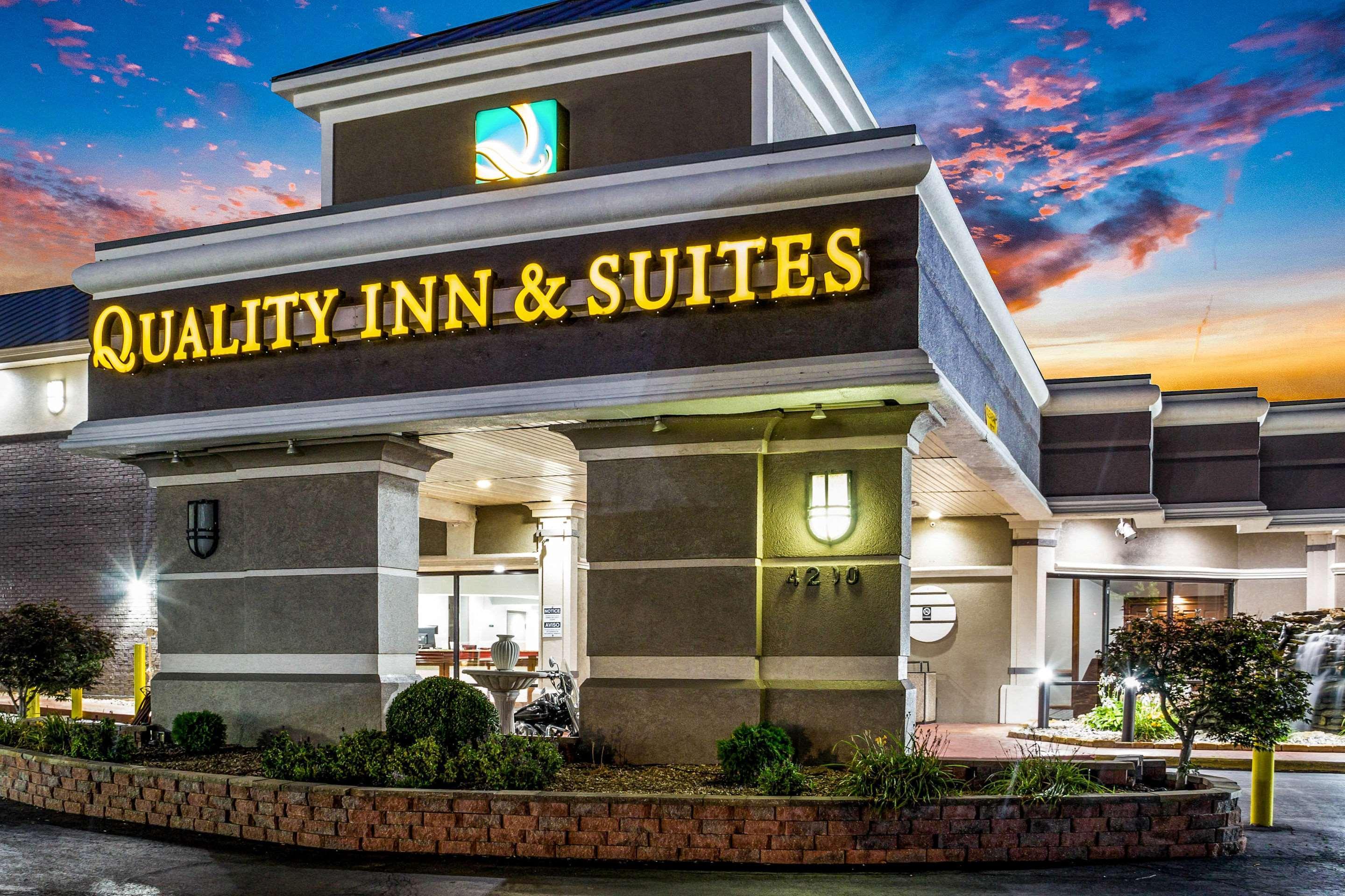 Quality Inn & Suites Kansas City - Independence I-70 East Екстер'єр фото