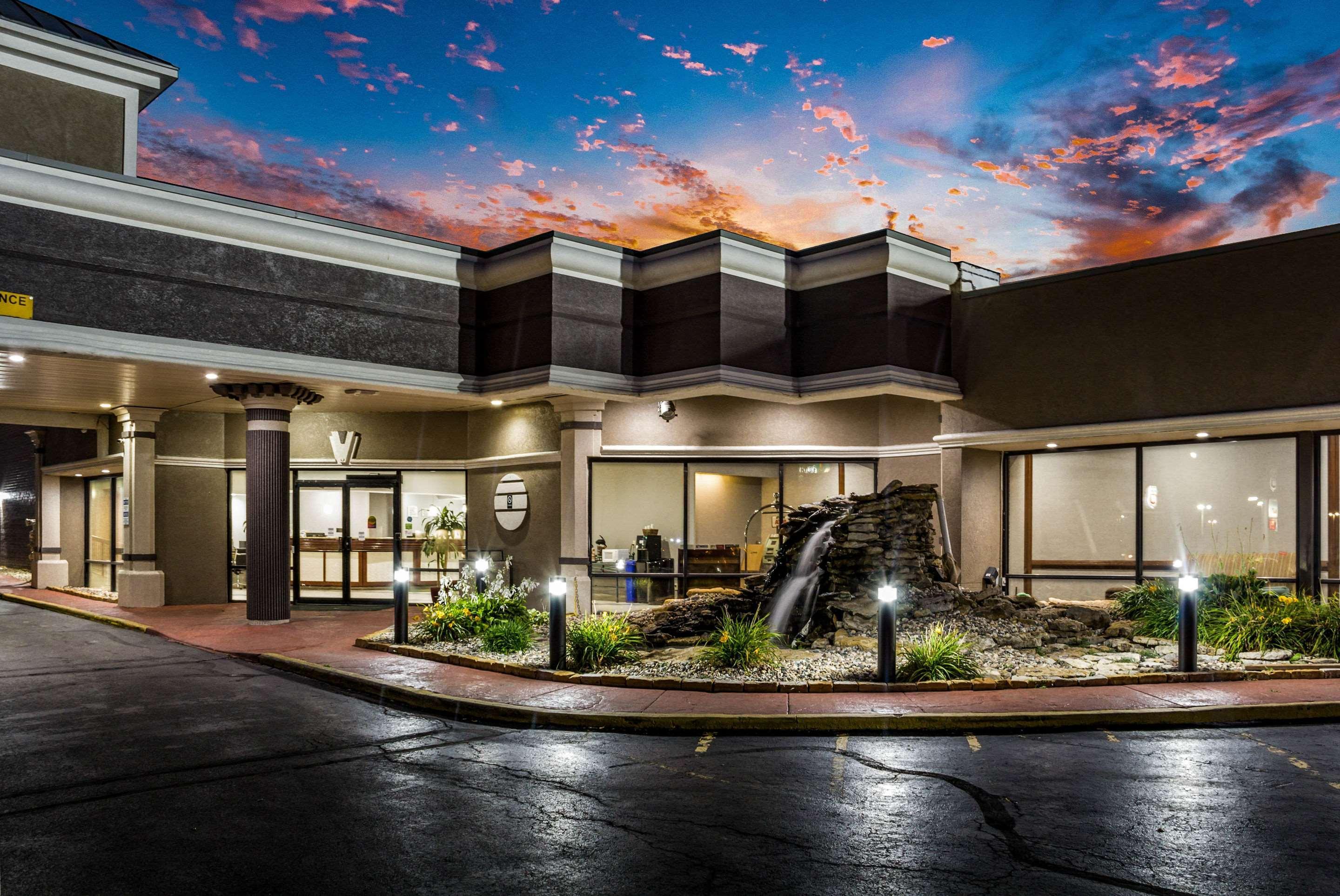 Quality Inn & Suites Kansas City - Independence I-70 East Екстер'єр фото