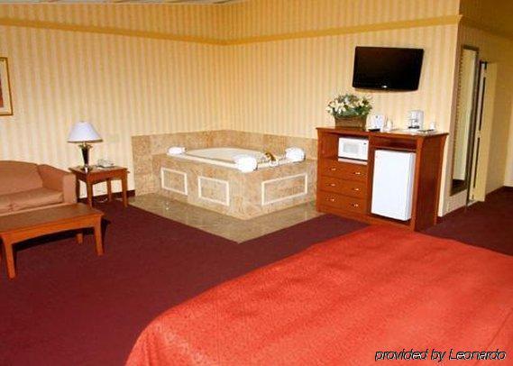 Quality Inn & Suites Kansas City - Independence I-70 East Номер фото