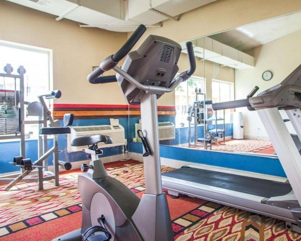 Quality Inn & Suites Kansas City - Independence I-70 East Екстер'єр фото