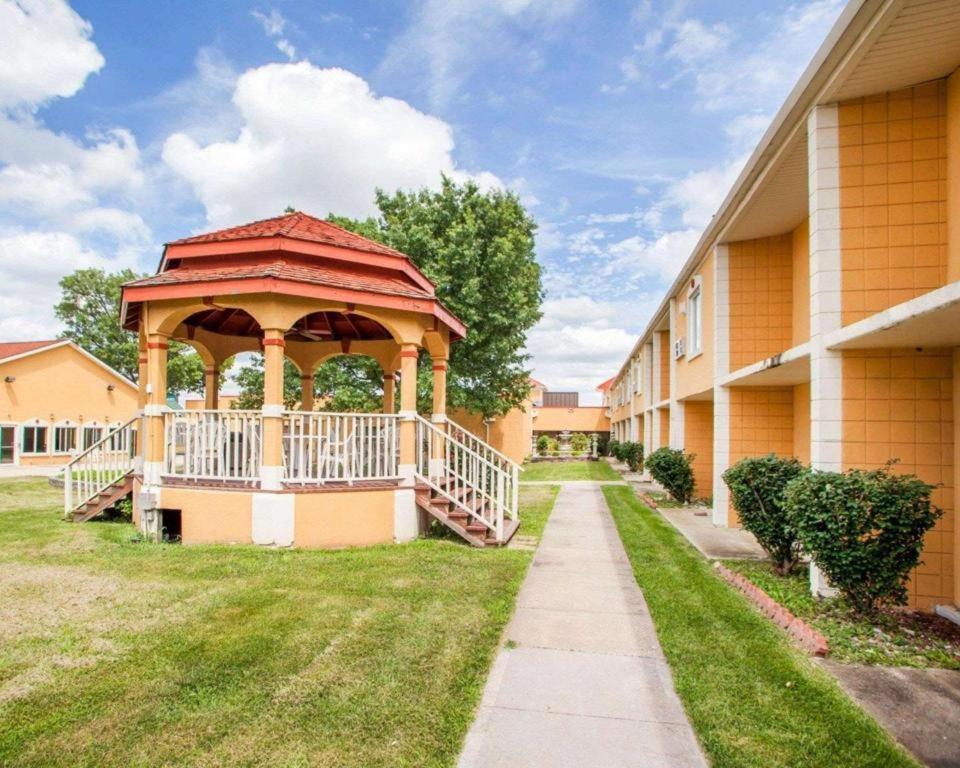 Quality Inn & Suites Kansas City - Independence I-70 East Екстер'єр фото