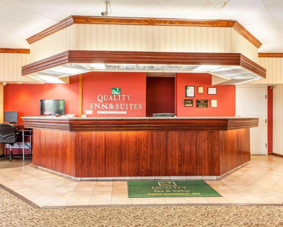 Quality Inn & Suites Kansas City - Independence I-70 East Екстер'єр фото