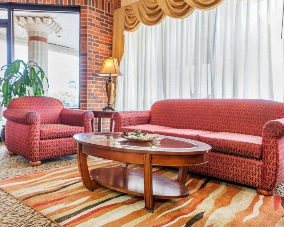 Quality Inn & Suites Kansas City - Independence I-70 East Екстер'єр фото