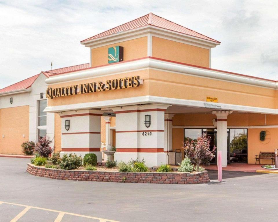 Quality Inn & Suites Kansas City - Independence I-70 East Екстер'єр фото