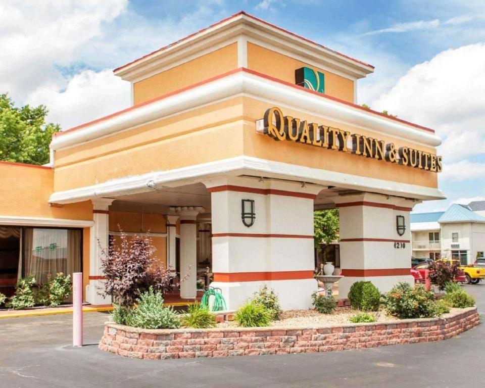 Quality Inn & Suites Kansas City - Independence I-70 East Екстер'єр фото