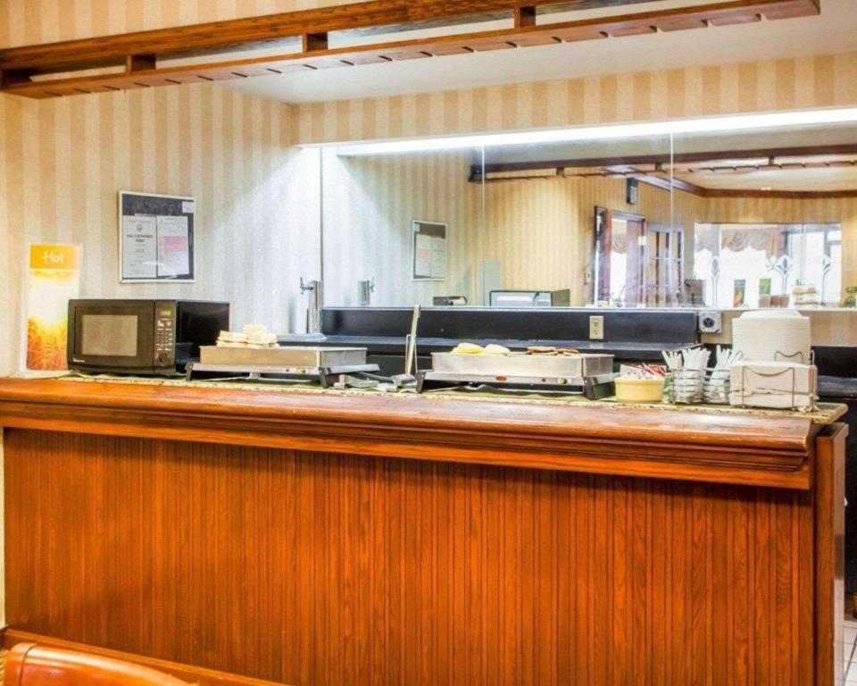 Quality Inn & Suites Kansas City - Independence I-70 East Екстер'єр фото