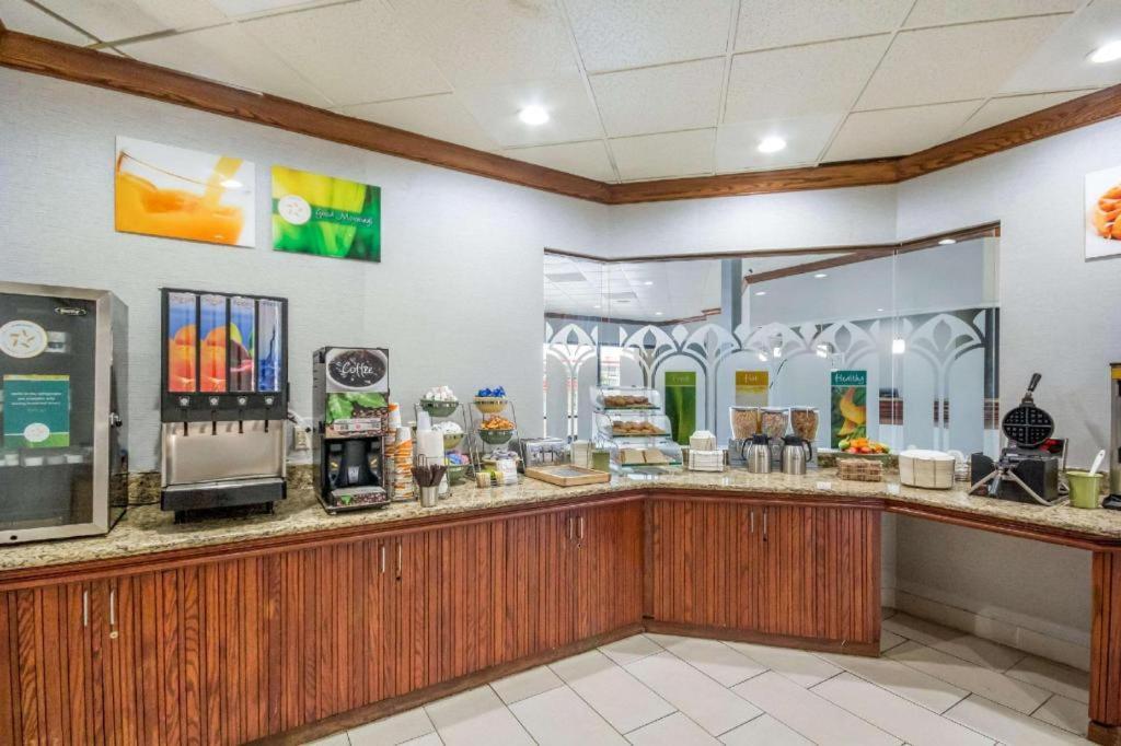 Quality Inn & Suites Kansas City - Independence I-70 East Екстер'єр фото