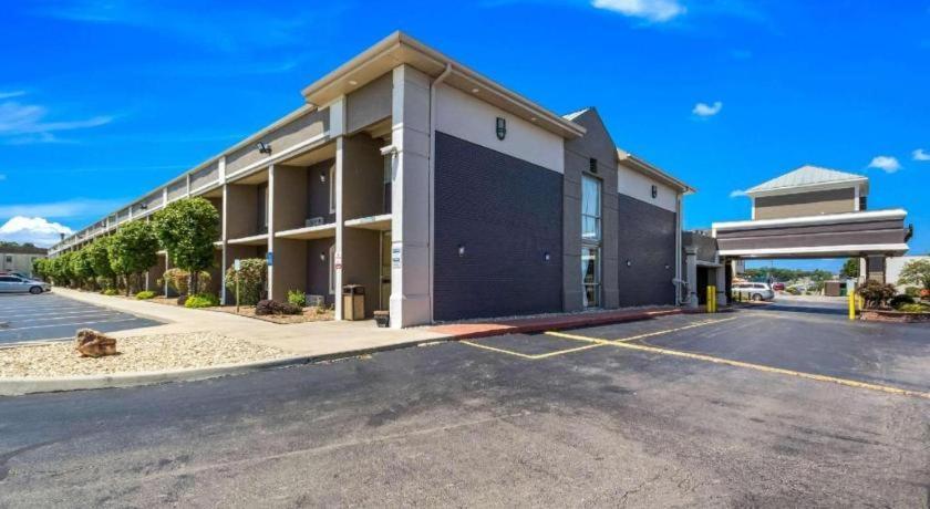 Quality Inn & Suites Kansas City - Independence I-70 East Екстер'єр фото